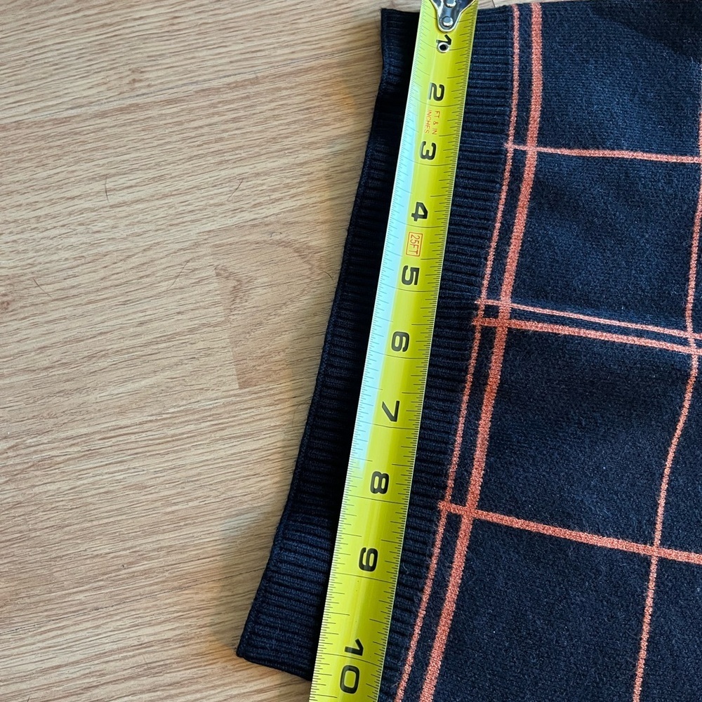 Marc New York by Andrew Marc Black Sweater with Orange Checked Lines - Picture 4 of 9
